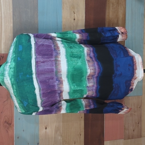 Small, super soft and comfortable Calvin Klein button down - Picture 4 of 8